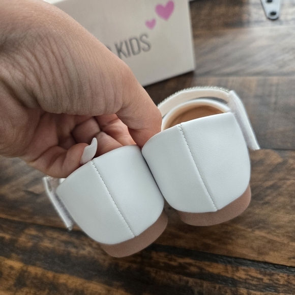 Tip Top Kids Girls MaryJane White Shoe with Rhinestone Strap. Style S187. Size 4 - Picture 4 of 6